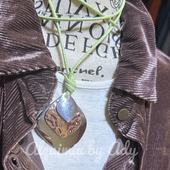 Pastel suede rope big medallion necklace - Picture 2 of 2